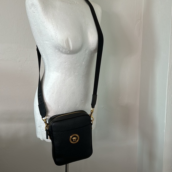 VERSACE NEW BLACK GOLD PEBBLE LEATHER MEDUSA UNISEX SHOULDER / CROSSBODY BAG - Picture 11 of 16